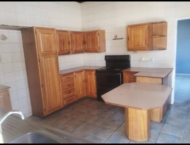 5 BEDROOM HOUSE FOR SALE IN CASSELDALE